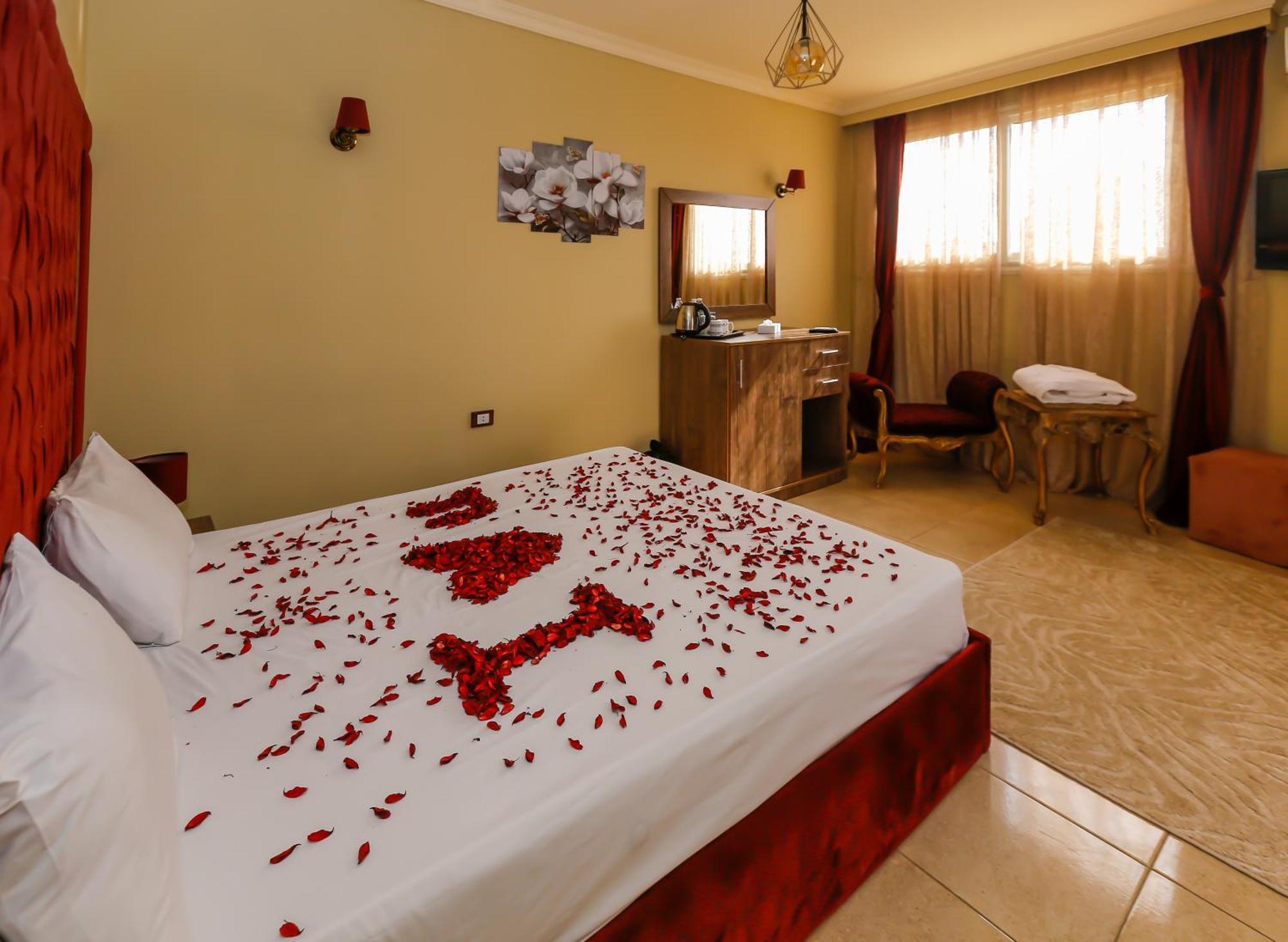 Al Kawm al Akhdar Master Pyramids Hotel מראה חיצוני תמונה