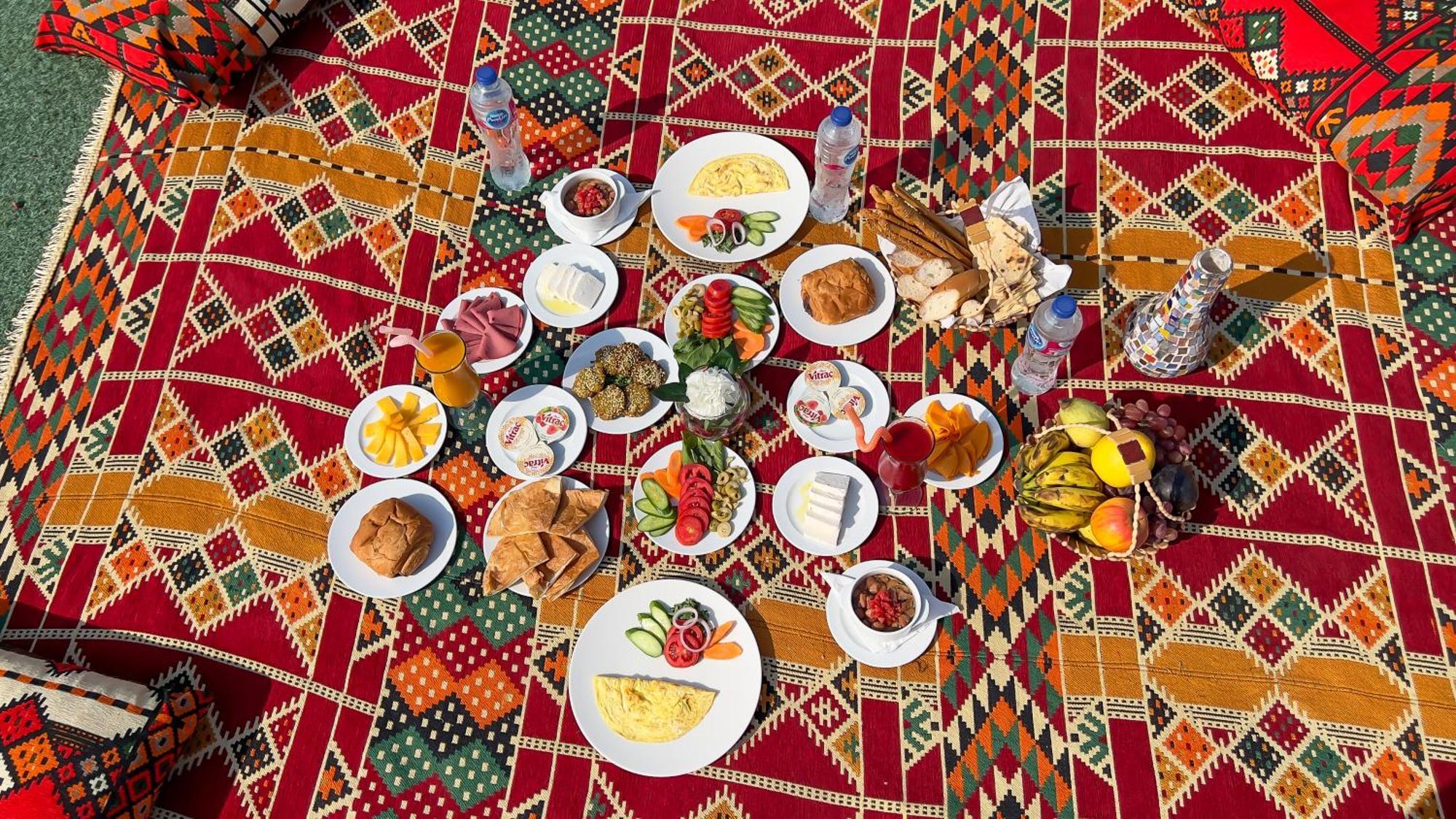 Al Kawm al Akhdar Master Pyramids Hotel מראה חיצוני תמונה