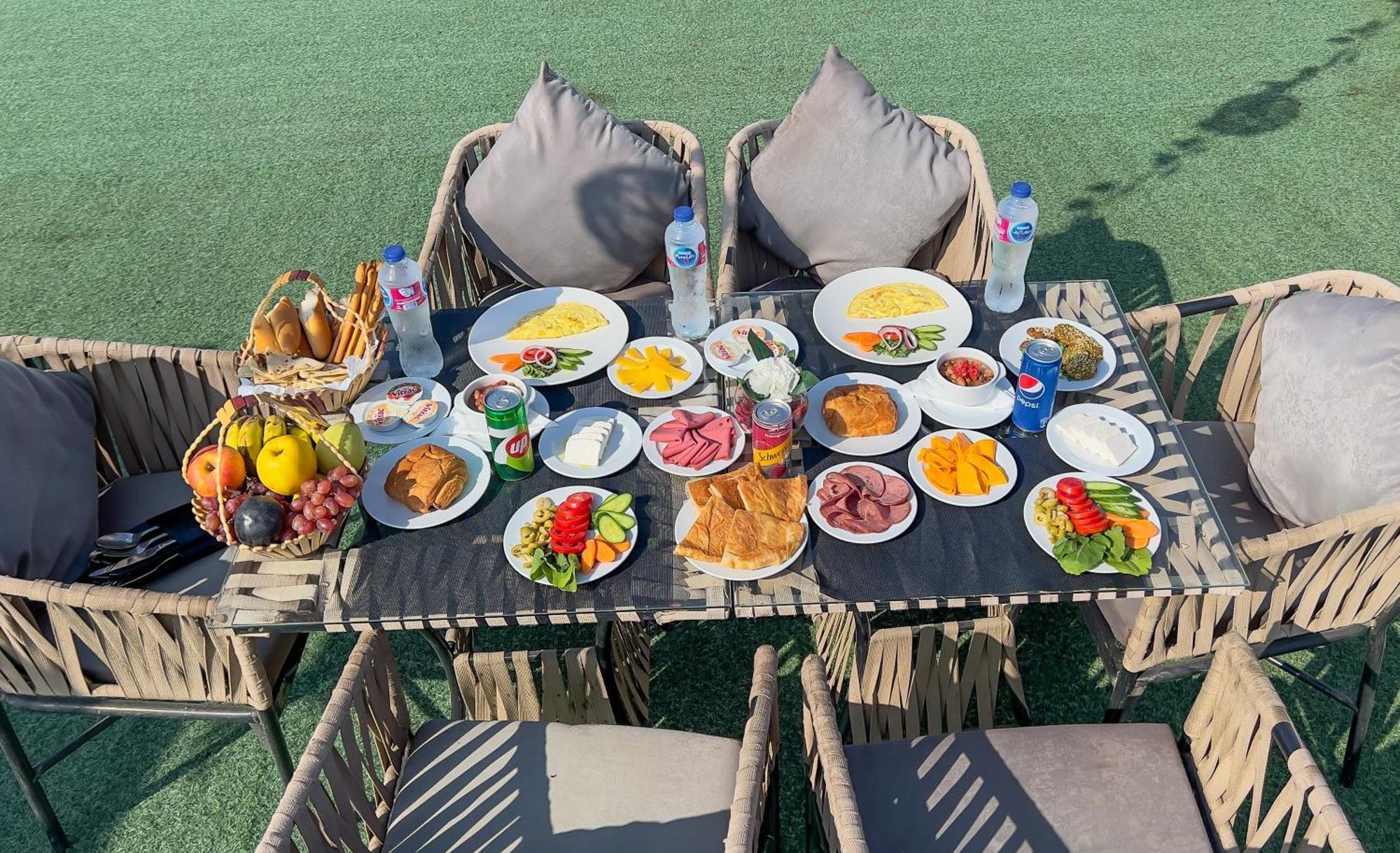 Al Kawm al Akhdar Master Pyramids Hotel מראה חיצוני תמונה