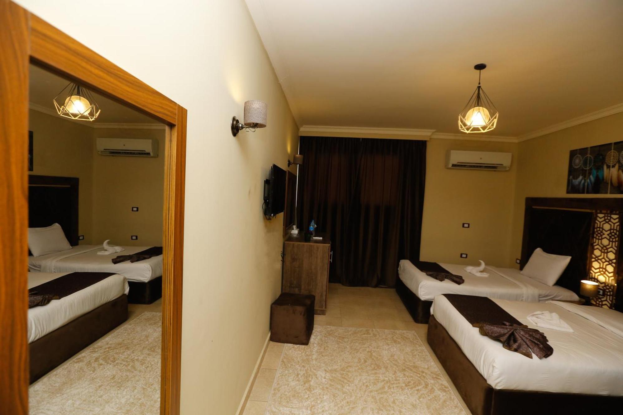 Al Kawm al Akhdar Master Pyramids Hotel מראה חיצוני תמונה