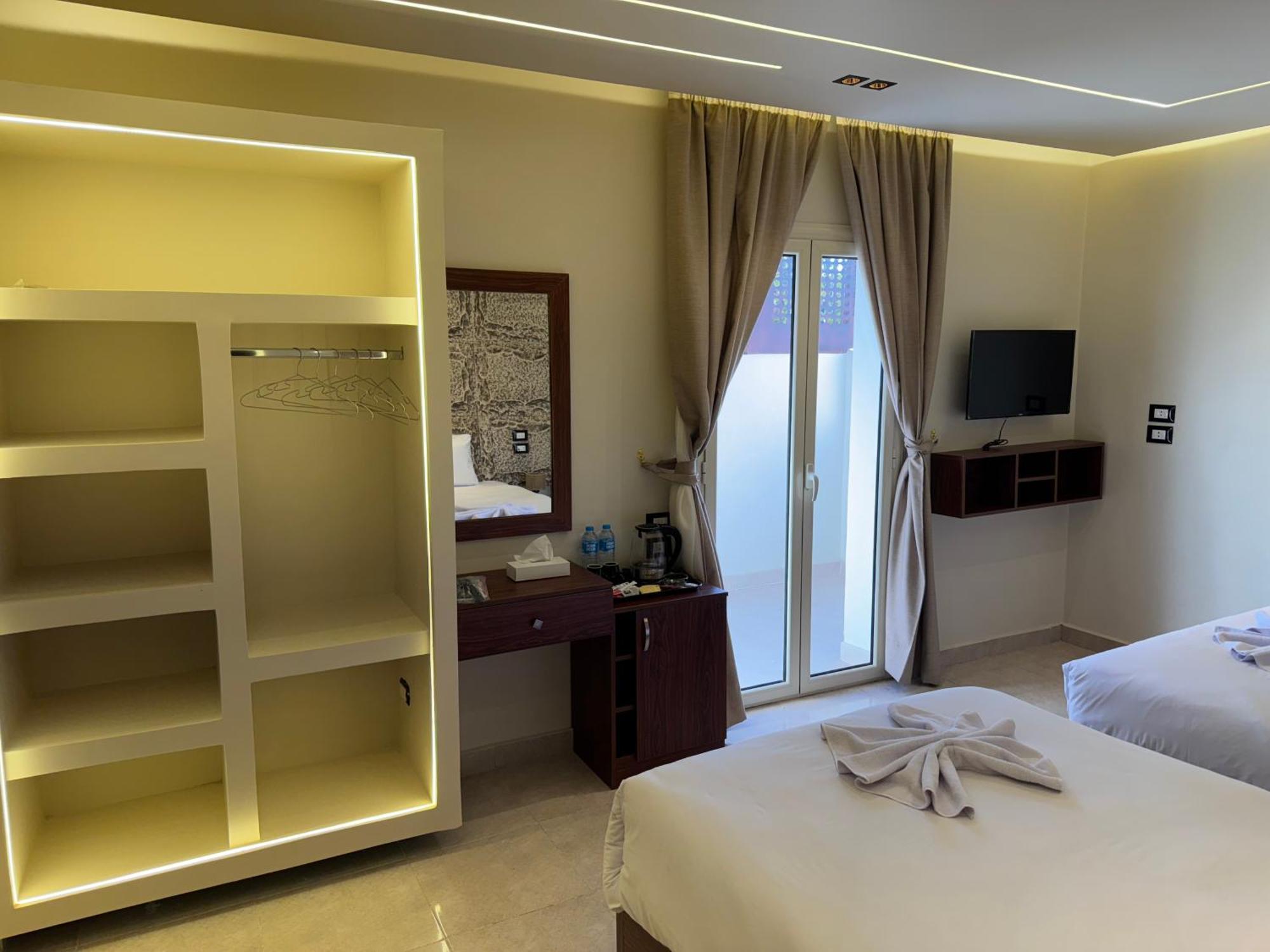 Al Kawm al Akhdar Master Pyramids Hotel מראה חיצוני תמונה